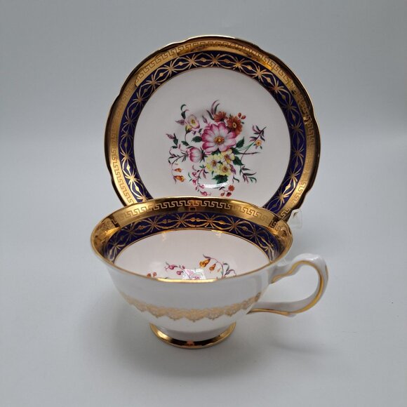 Royal Grafton Bone China Teacup Saucer Set Floral Design Gold Trim - Picture 8 of 15